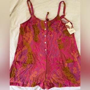 Ellie Romper Lei day (Pitaya Pink)
By Yireh